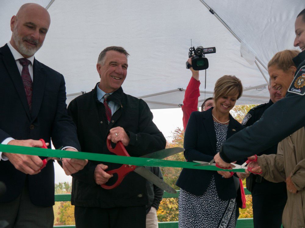 Gov. Scott, officials cut ribbon to East Richford - Sutton International Bridge